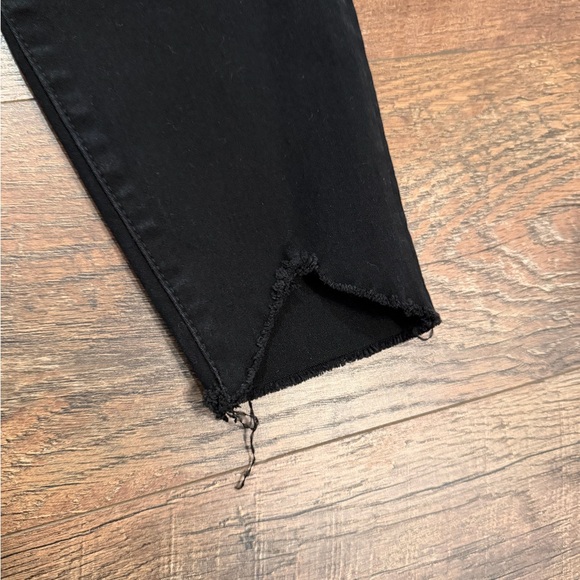 Kut from the Kloth Carlo Ankle Skinny in Black - Picture 2 of 9